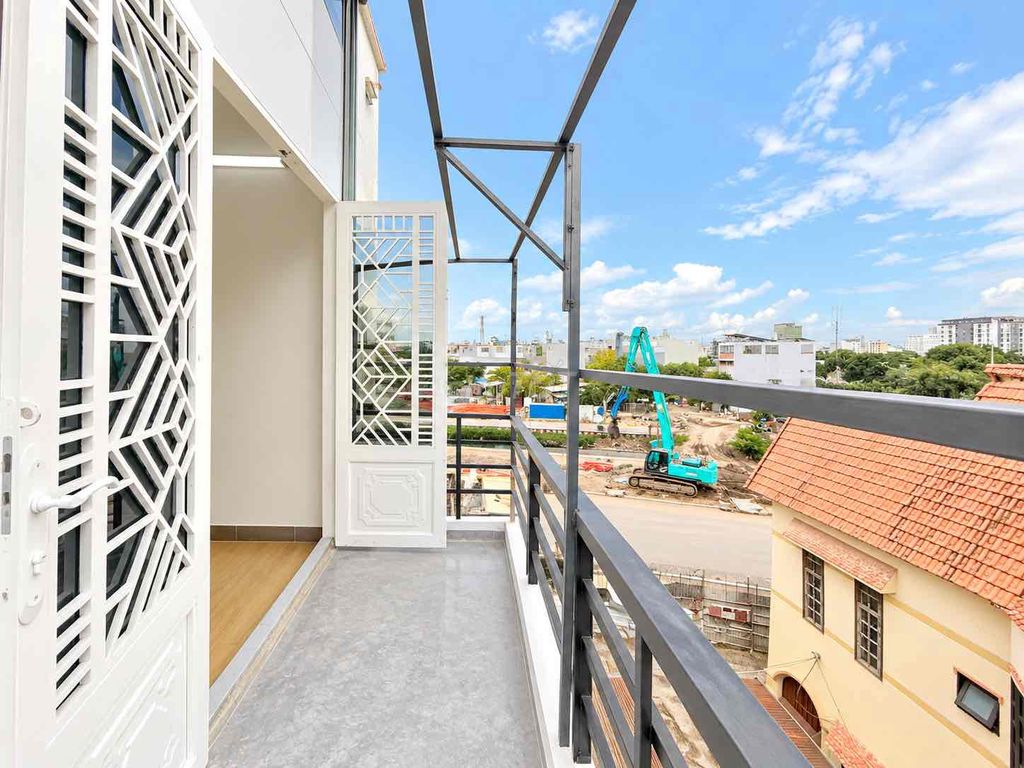 The super-split balcony room is at the same time