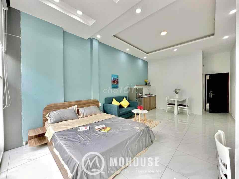 Window studio right across the hall fromtte mart Cộng Hoà - empty