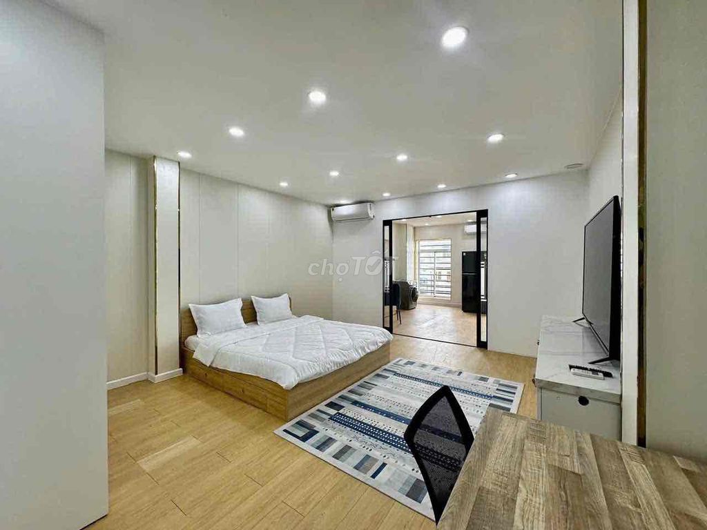 The Studio's House of the Window / Balcon Full interiors 1 Suscendance of 9 million a month