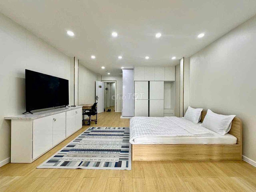 The Studio's House of the Window / Balcon Full interiors 1 Suscendance of 9 million a month