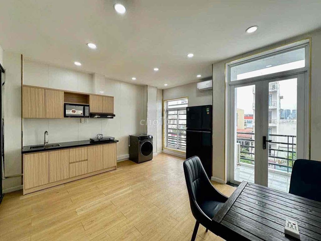 The Studio's House of the Window / Balcon Full interiors 1 Suscendance of 9 million a month