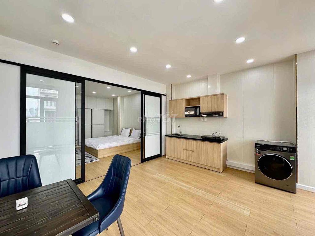 The Studio's House of the Window / Balcon Full interiors 1 Suscendance of 9 million a month