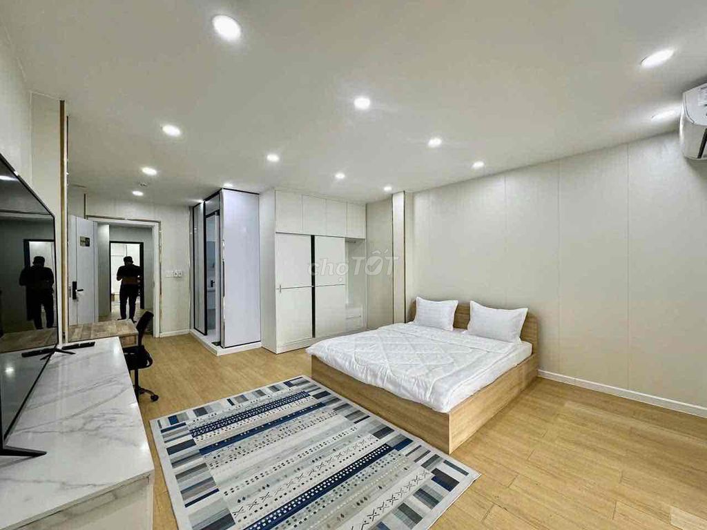 The Studio's House of the Window / Balcon Full interiors 1 Suscendance of 9 million a month