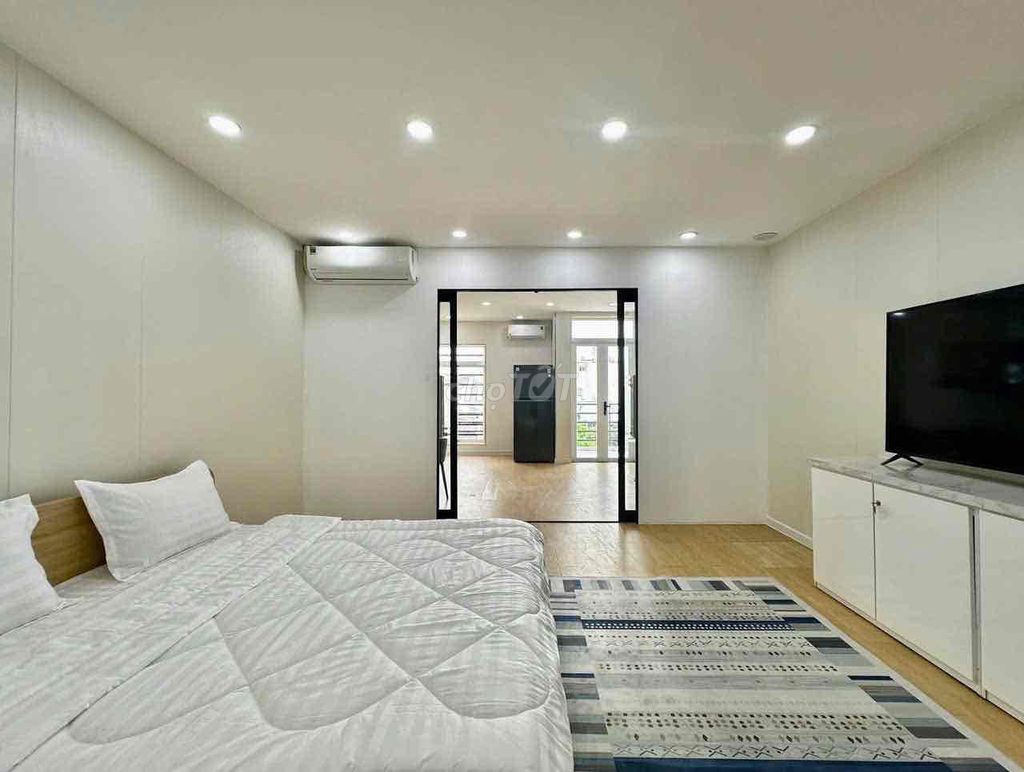 The Studio's House of the Window / Balcon Full interiors 1 Suscendance of 9 million a month