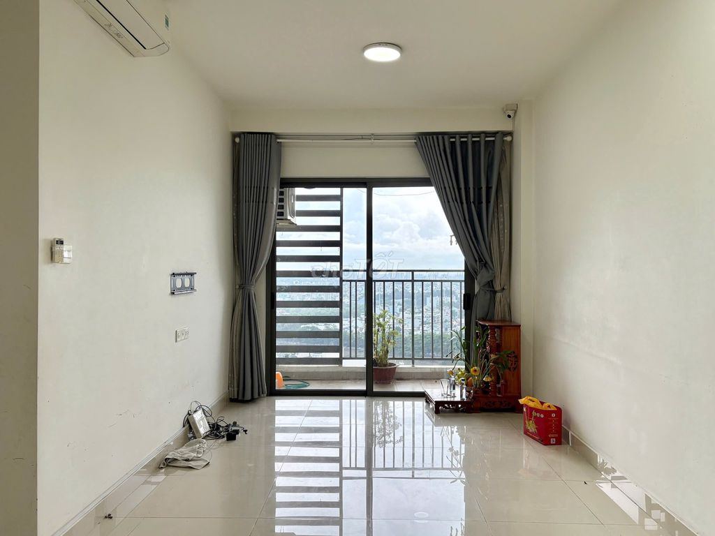 Empty - two bedrooms - two basic toilets (15 million5/ The Sun Avenue)