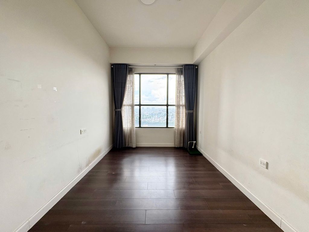 Empty - two bedrooms - two basic toilets (15 million5/ The Sun Avenue)