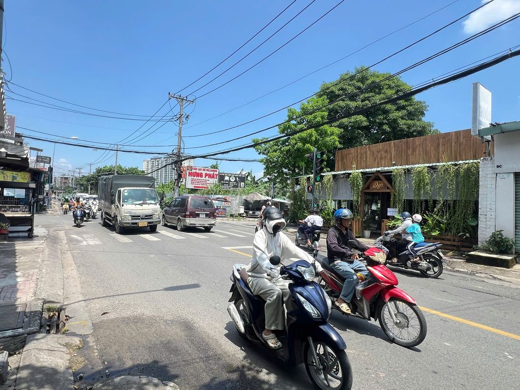Renting Nguyễn Thị Búp cash at the intersection, 4x26 M Convenient,