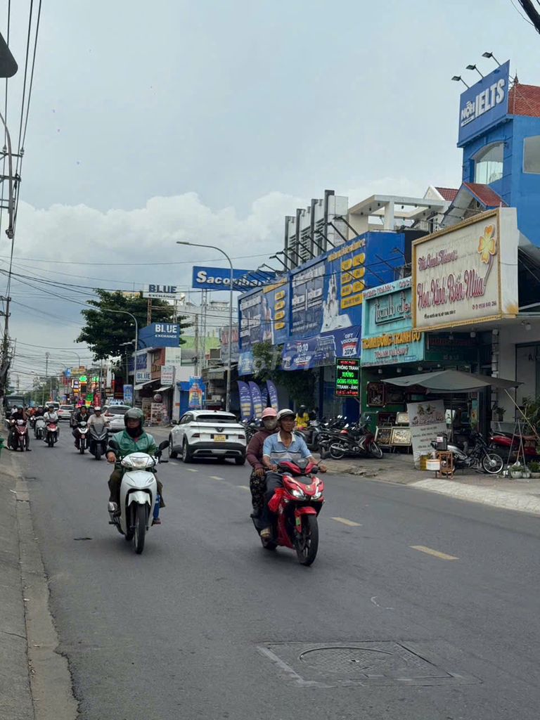 Rent Nguyễn Ảnh Thủ cash set to 3.5 floors, 4.3 X27 M, right on the ht market.