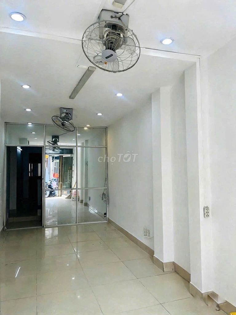 Rent a 1 Phú Nhuận 5 4th floor bedroom plus 5th toilet just 20 million just in the middle of the business.