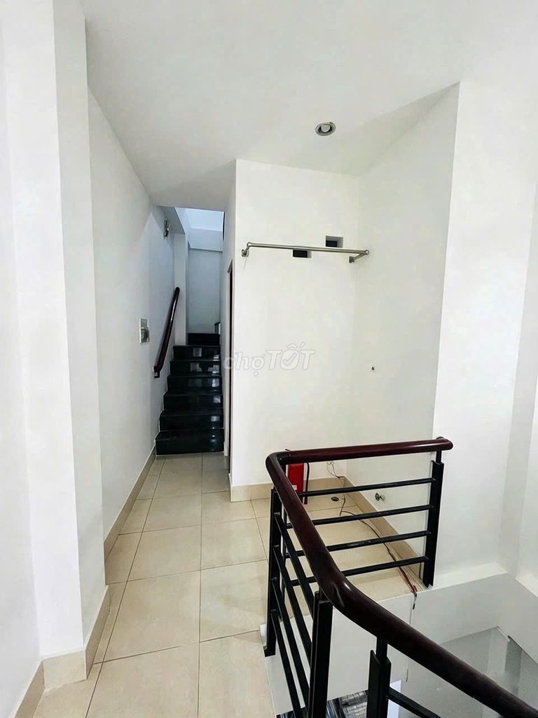 Rent a 1 Phú Nhuận 5 4th floor bedroom plus 5th toilet just 20 million just in the middle of the business.