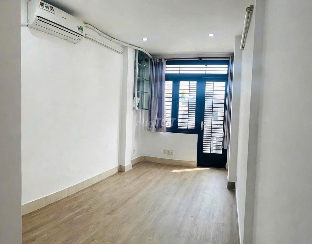 Rent a 1 Phú Nhuận 5 4th floor bedroom plus 5th toilet just 20 million just in the middle of the business.