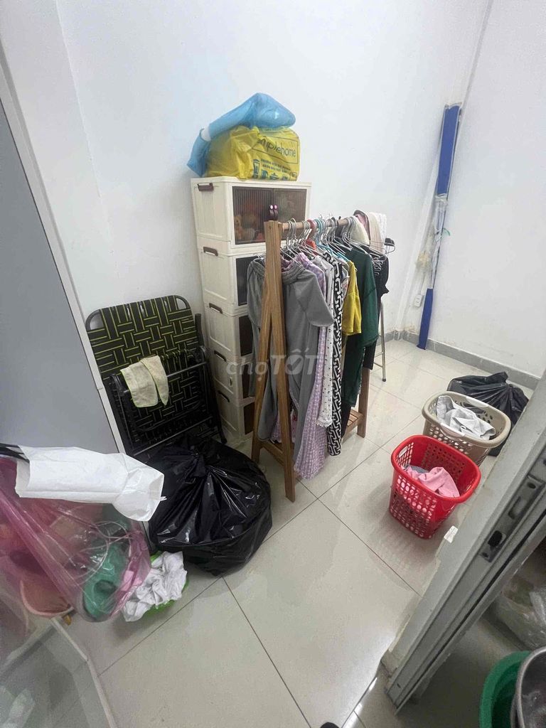 renting cash cash to Phạm Thế Hiển.