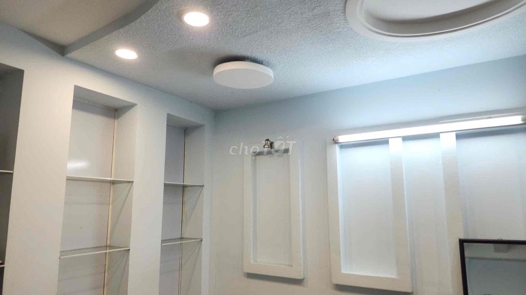 The super-saltly beautiful design room
