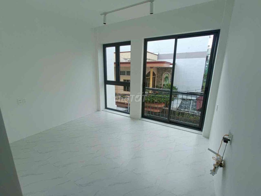Four floors of cash, District 1 near the Market of C-20 million