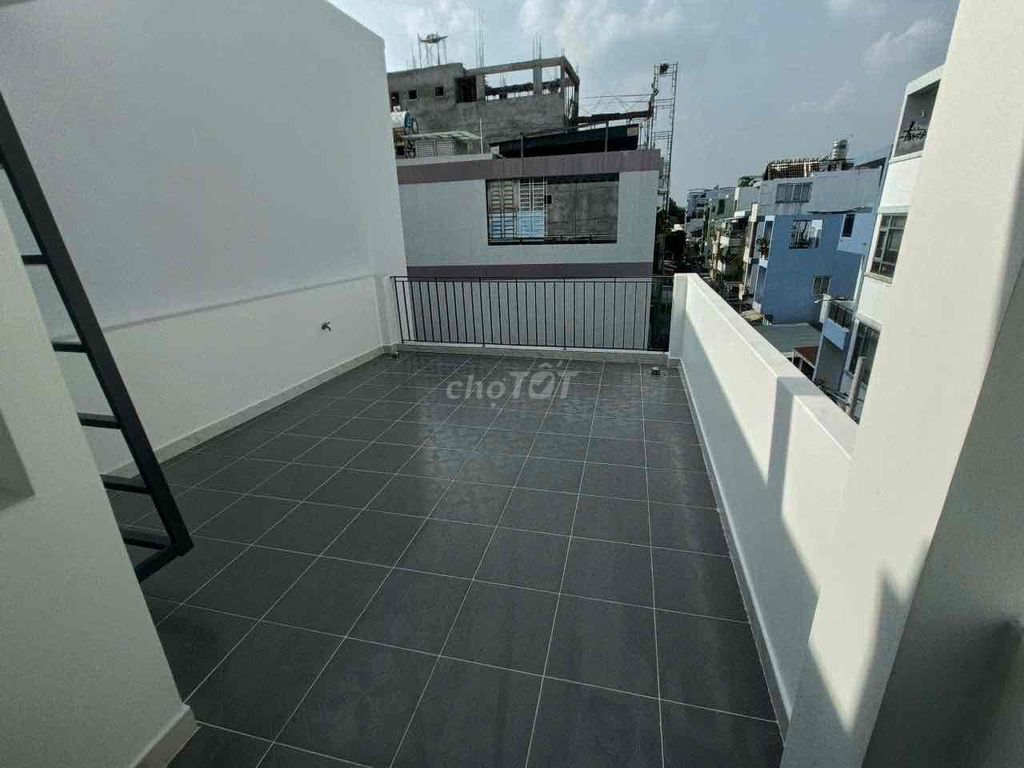 Four floors of cash, District 1 near the Market of C-20 million