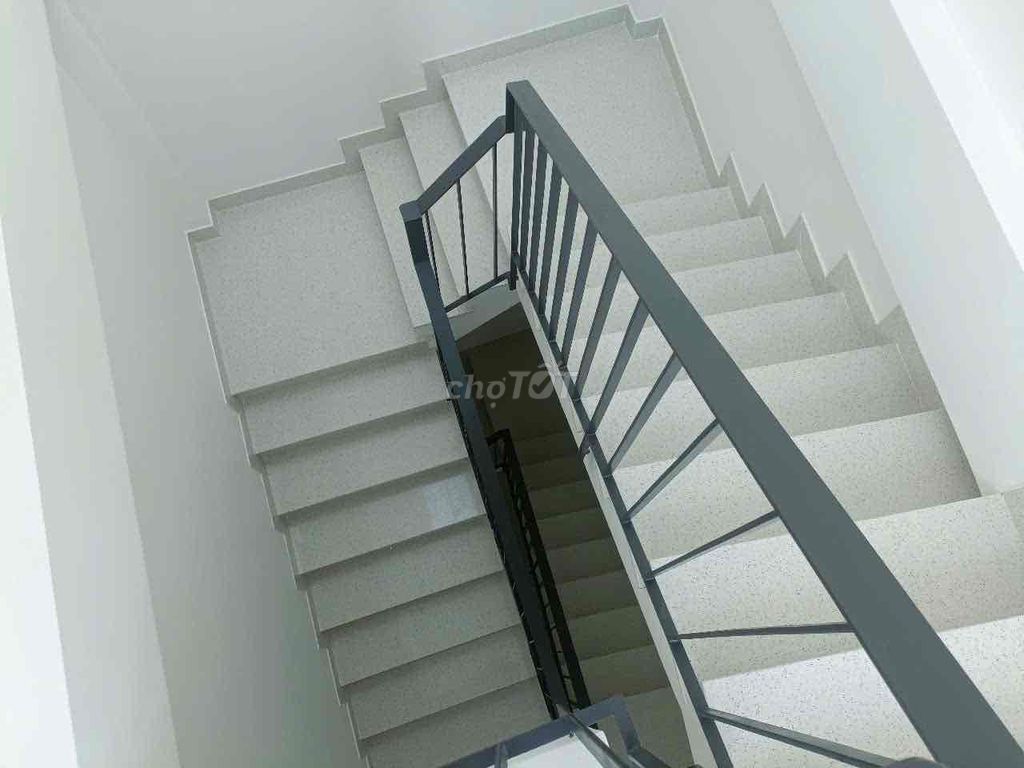 Four floors of cash, District 1 near the Market of C-20 million