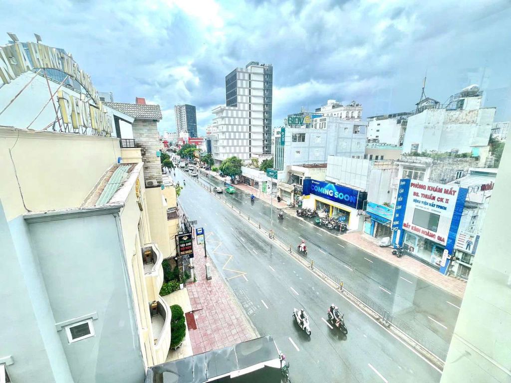 Rent or sell the corner 2-1. 126-128 Phan Đăng Lưu 6 elevators