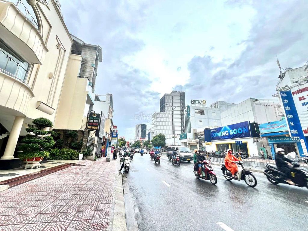 Rent or sell the corner 2-1. 126-128 Phan Đăng Lưu 6 elevators