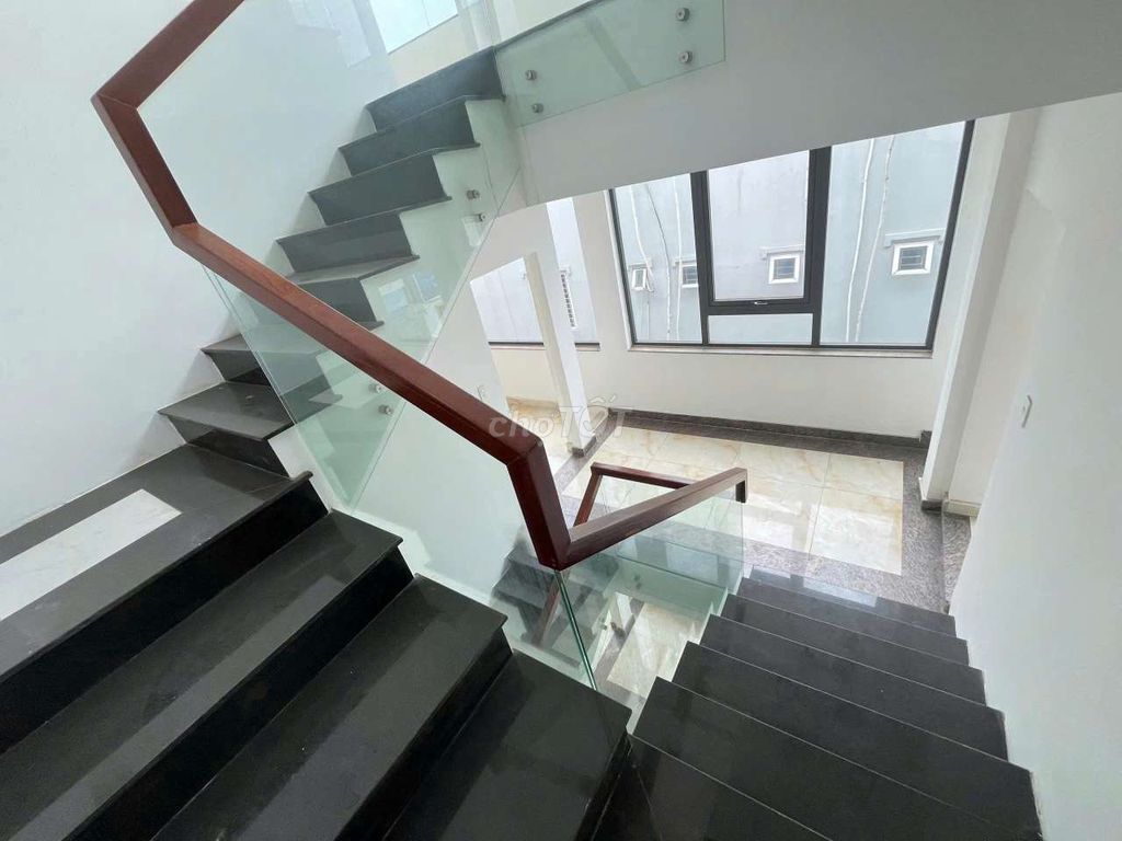 Rent or sell the corner 2-1. 126-128 Phan Đăng Lưu 6 elevators