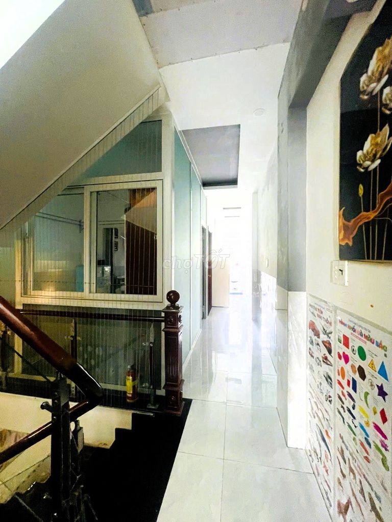 The original alley home, the broad courtyard, across from the Great City 5 bedrooms 200 meters.