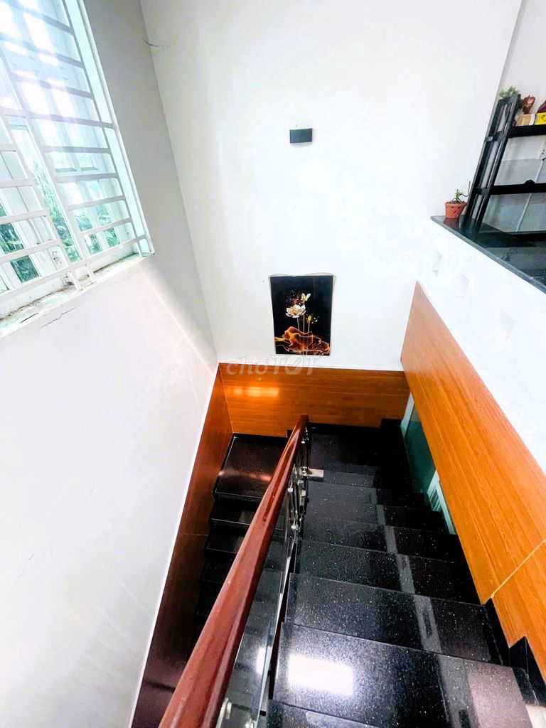 The original alley home, the broad courtyard, across from the Great City 5 bedrooms 200 meters.