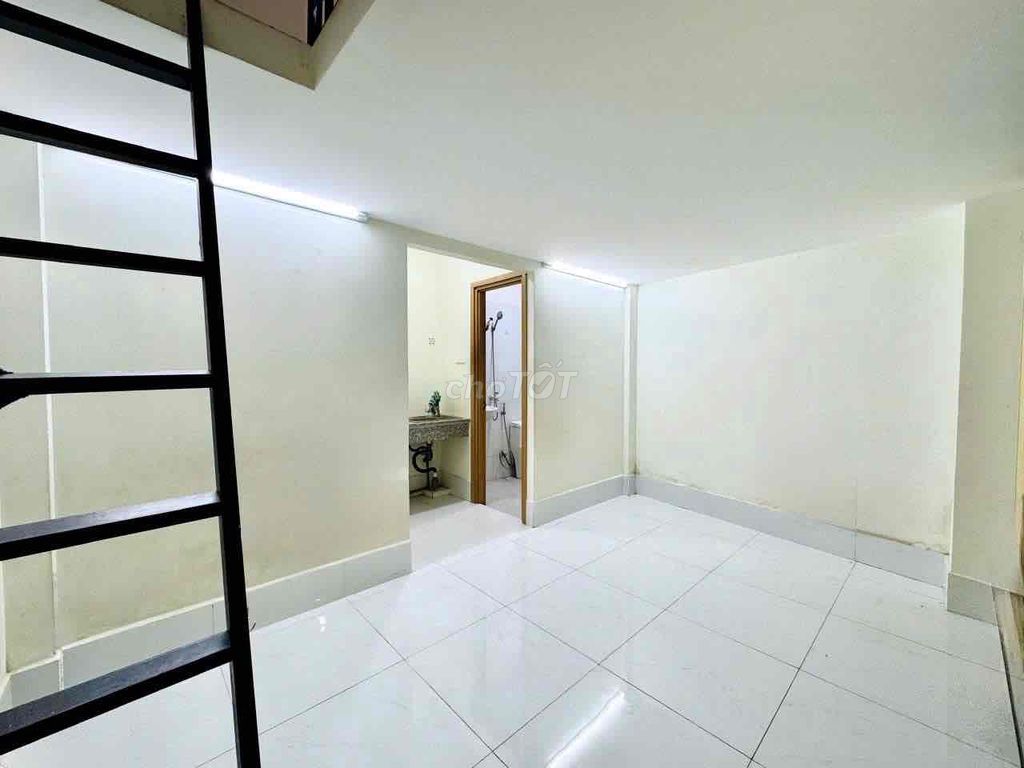 The ground room's clean and guarded. It's near the commercial university.