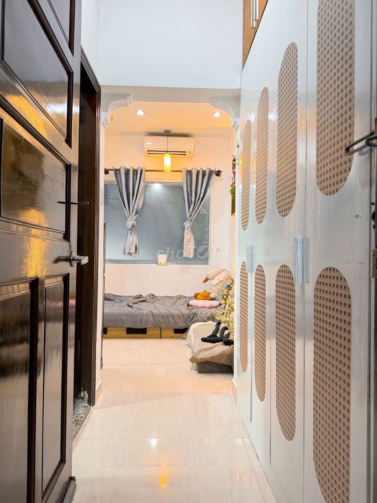 The rent room is now centimeter8 near Emperor Sao-Shan. Full comfort.