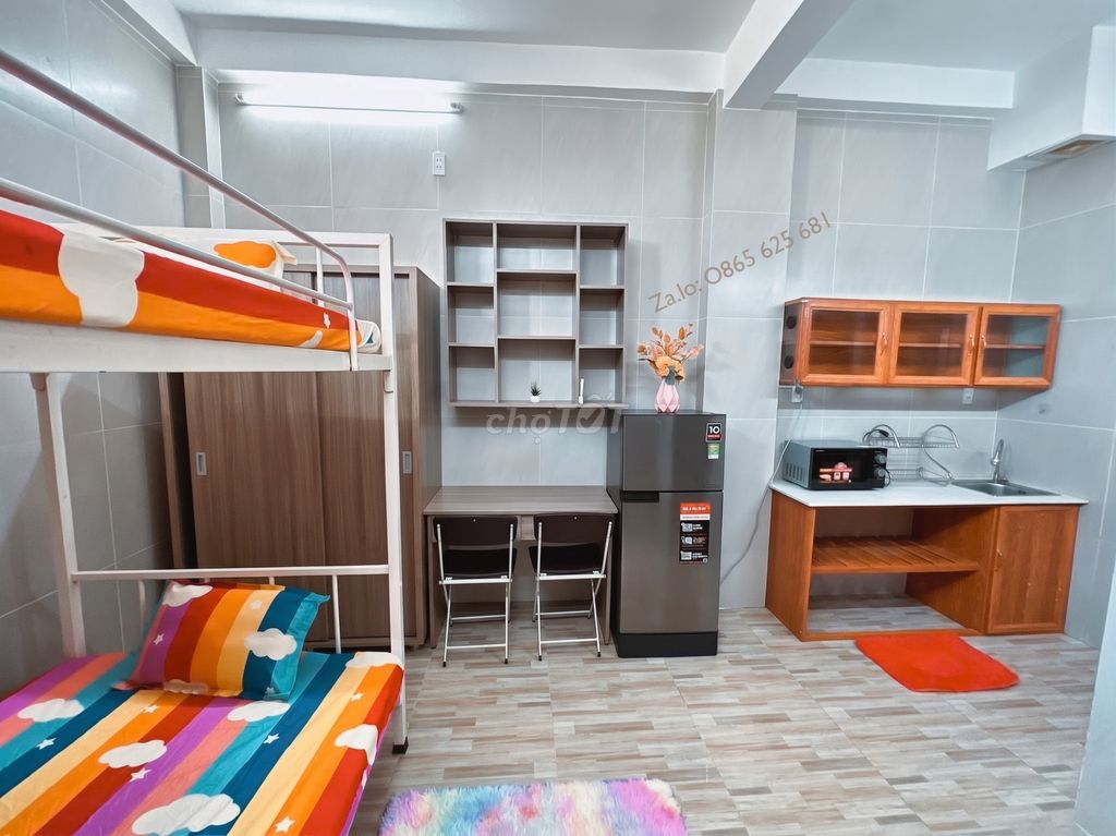 Studio full interior, elevator, near lanmark 81.