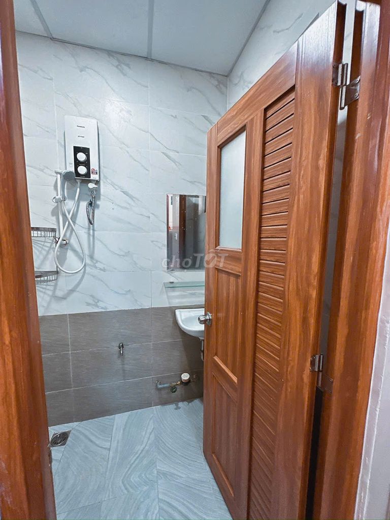 Studio full interior, elevator, near lanmark 81.