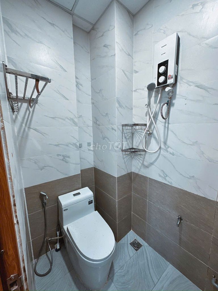 Studio full interior, elevator, near lanmark 81.