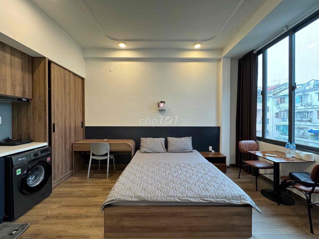 The 4th District Bến Vân Đồn beauty furniture studio.