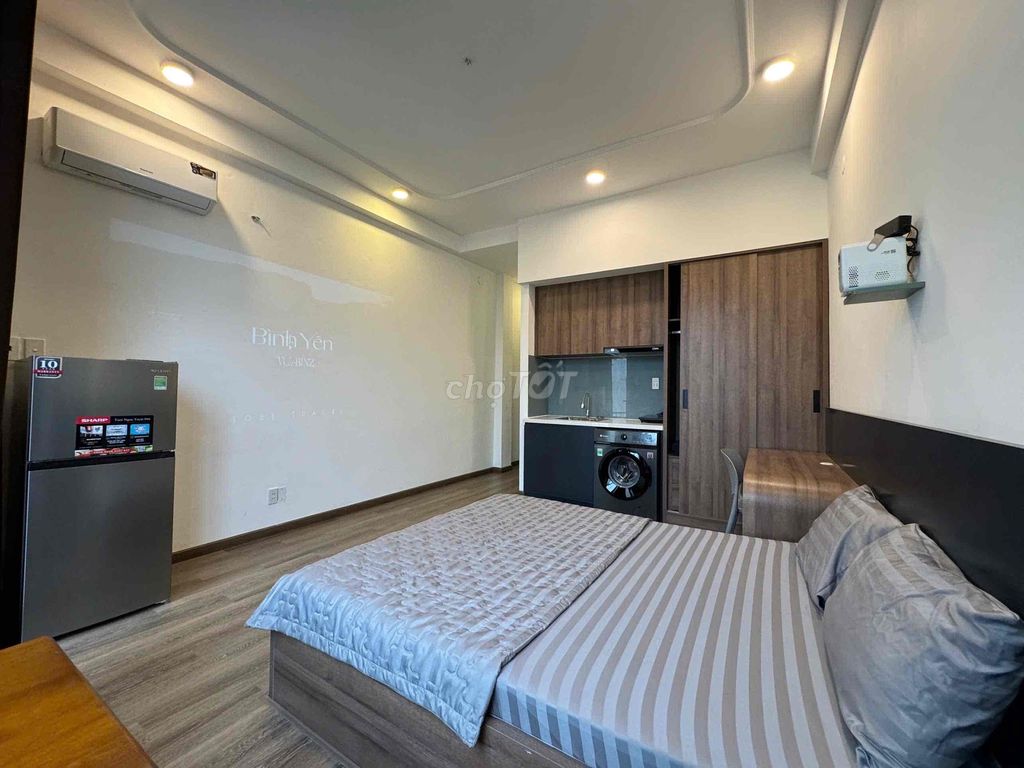 The 4th District Bến Vân Đồn beauty furniture studio.