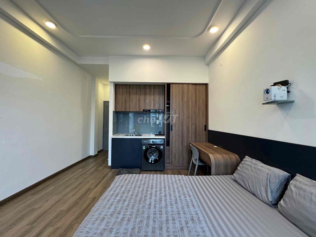 The 4th District Bến Vân Đồn beauty furniture studio.
