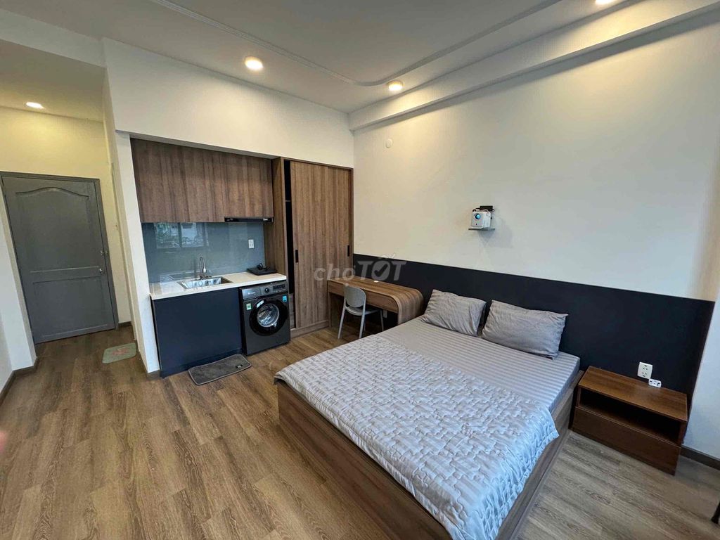 The 4th District Bến Vân Đồn beauty furniture studio.