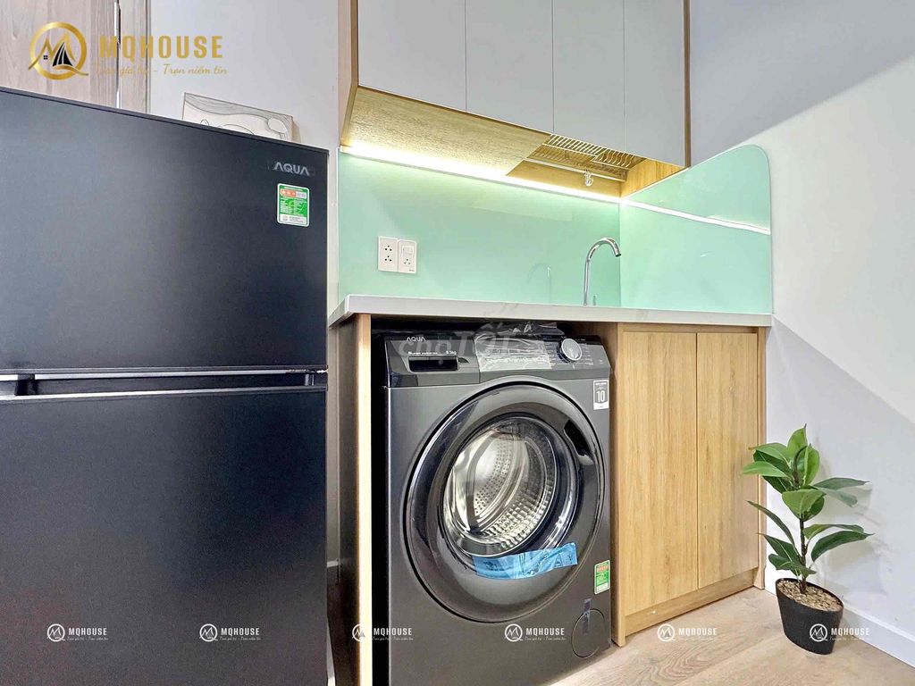 Full House has its own washing machine near the University of Charitable Writing in New Ping