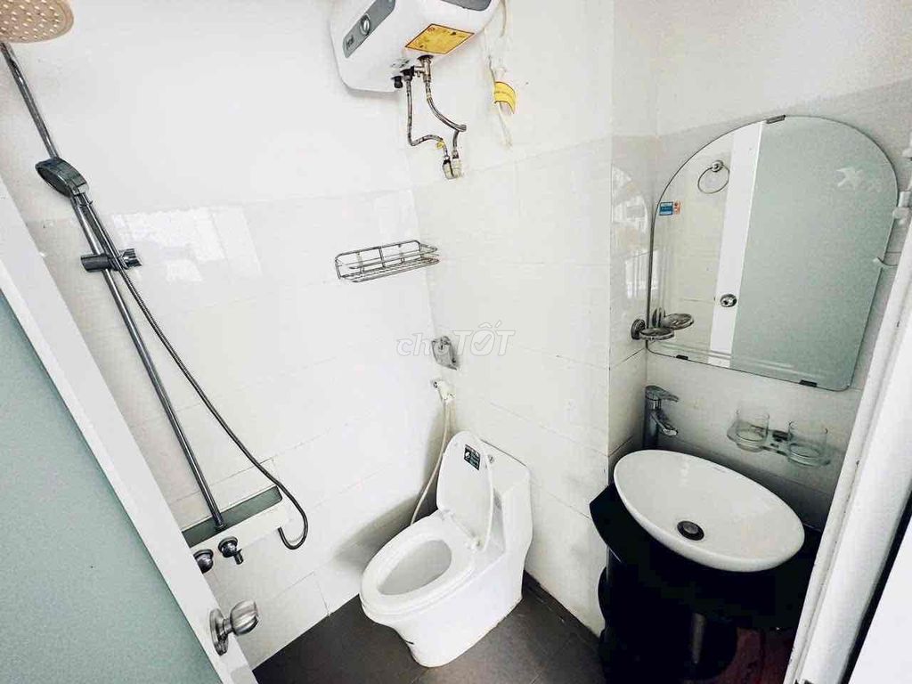 Open the sky-Steve District 10 - Full Comfort Room
