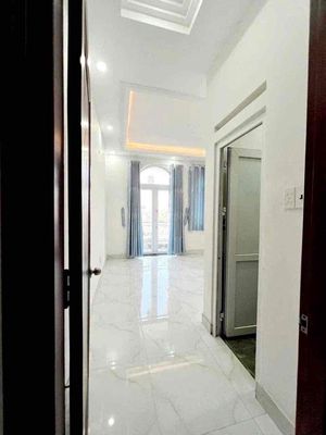 The 5 x 15-foot corner street 5th floor bedroom 25 million