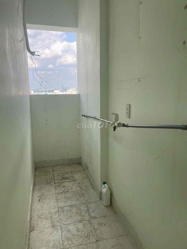 Renting Topaz Home, two bedrooms, one bathroom, empty house.