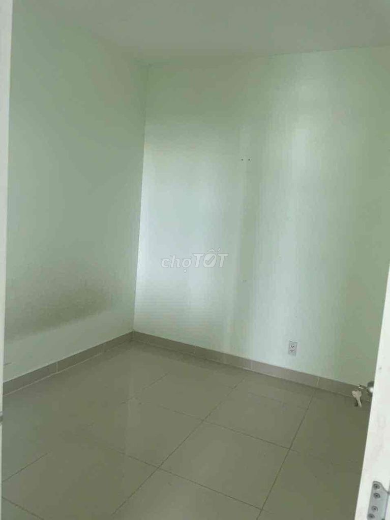 Renting Topaz Home, two bedrooms, one bathroom, empty house.