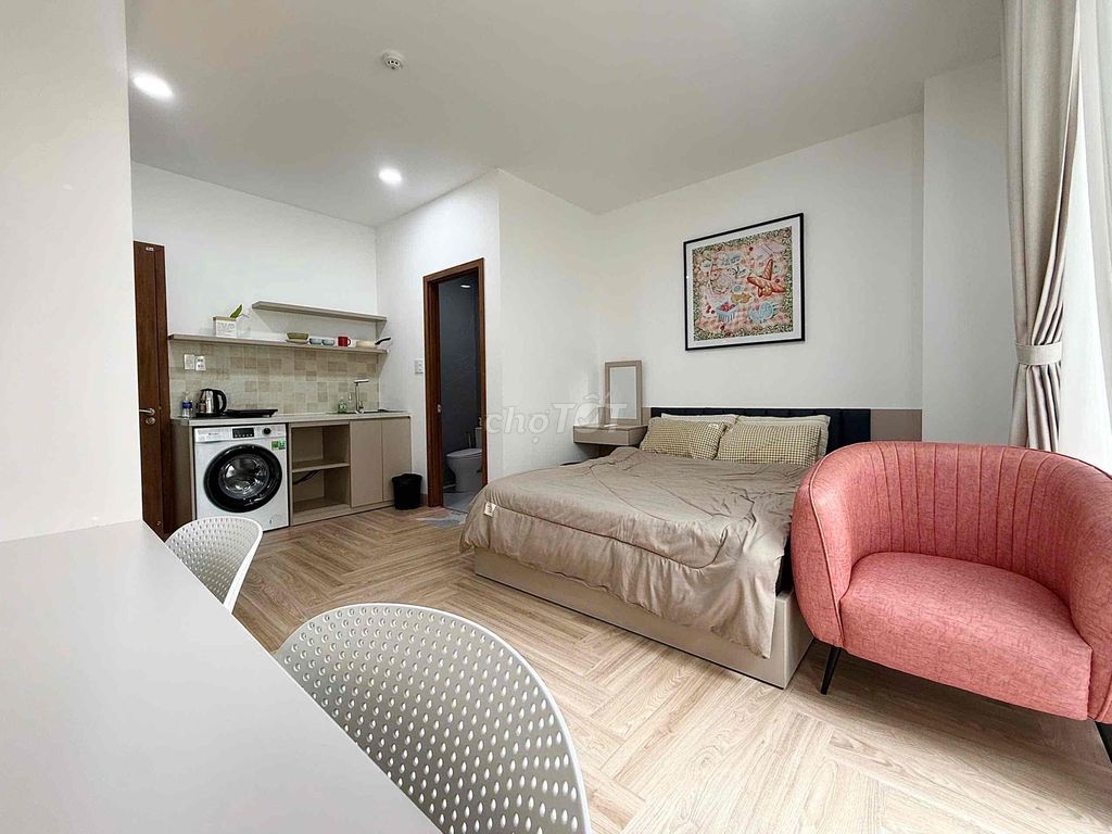 apartment 35 M2 Full new furniture King right at Phan Đăng Lưu near the market she understands