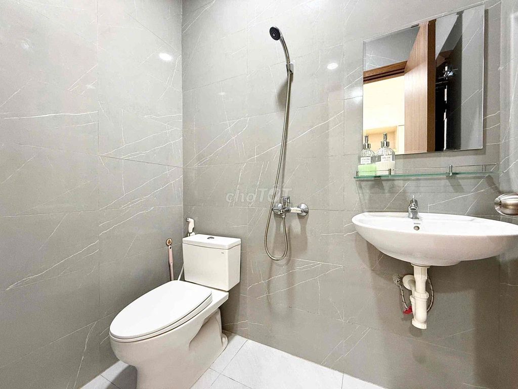apartment 35 M2 Full new furniture King right at Phan Đăng Lưu near the market she understands