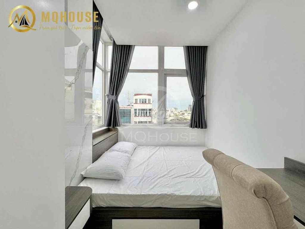 High-level apartment with a full-level furniture right on the throne.