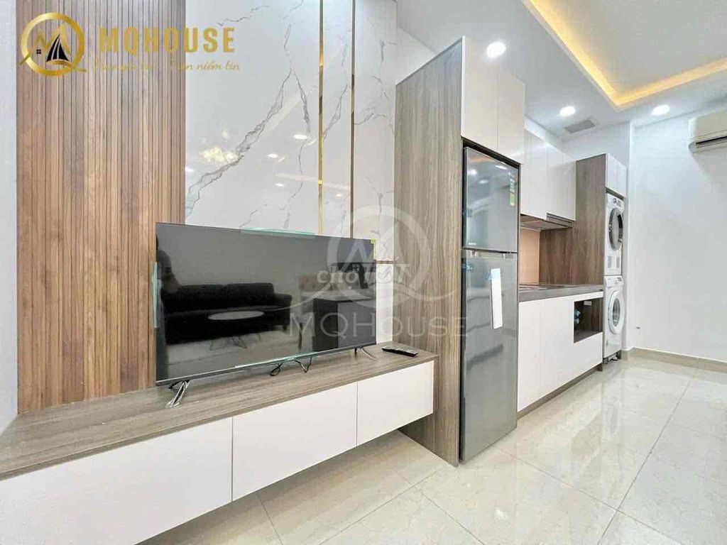 High-level apartment with a full-level furniture right on the throne.