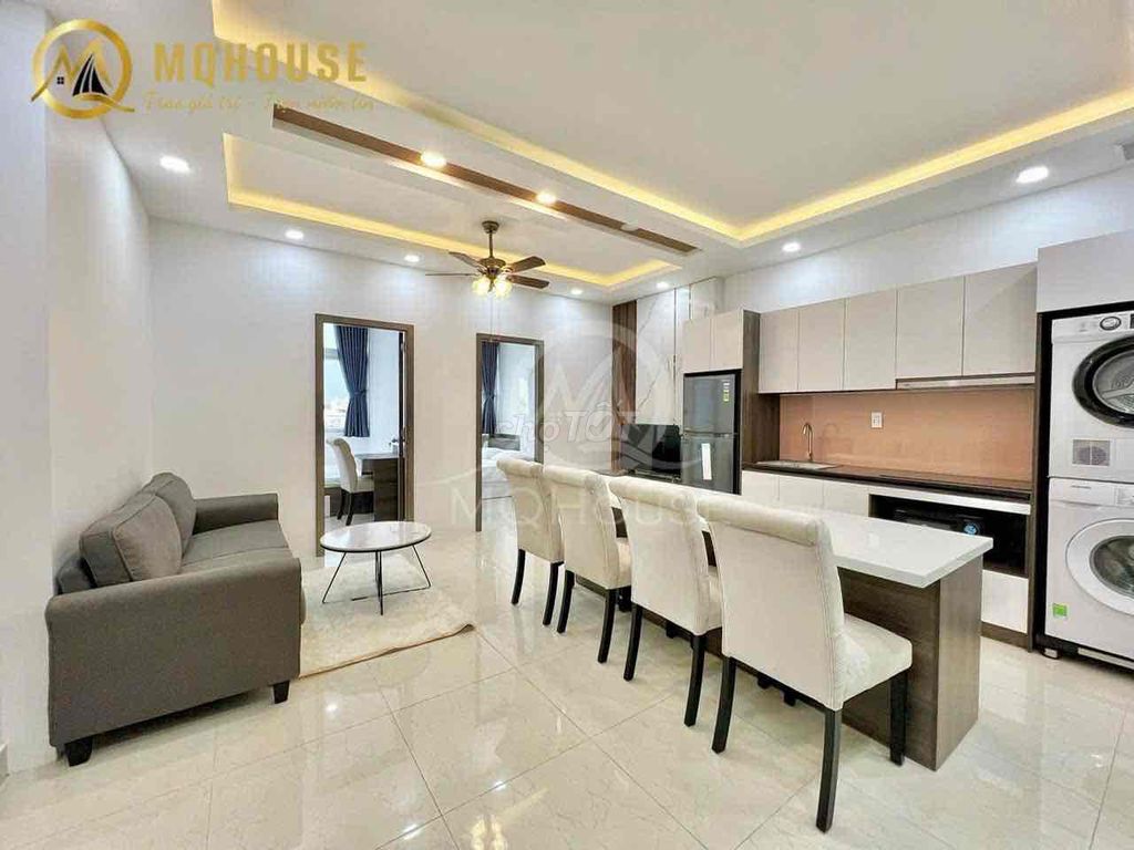 High-level apartment with a full-level furniture right on the throne.