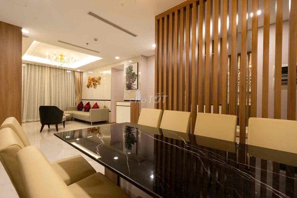 Let's rent Landmark 4 bedrooms. 81.7 m.2 costs 80 million a month.