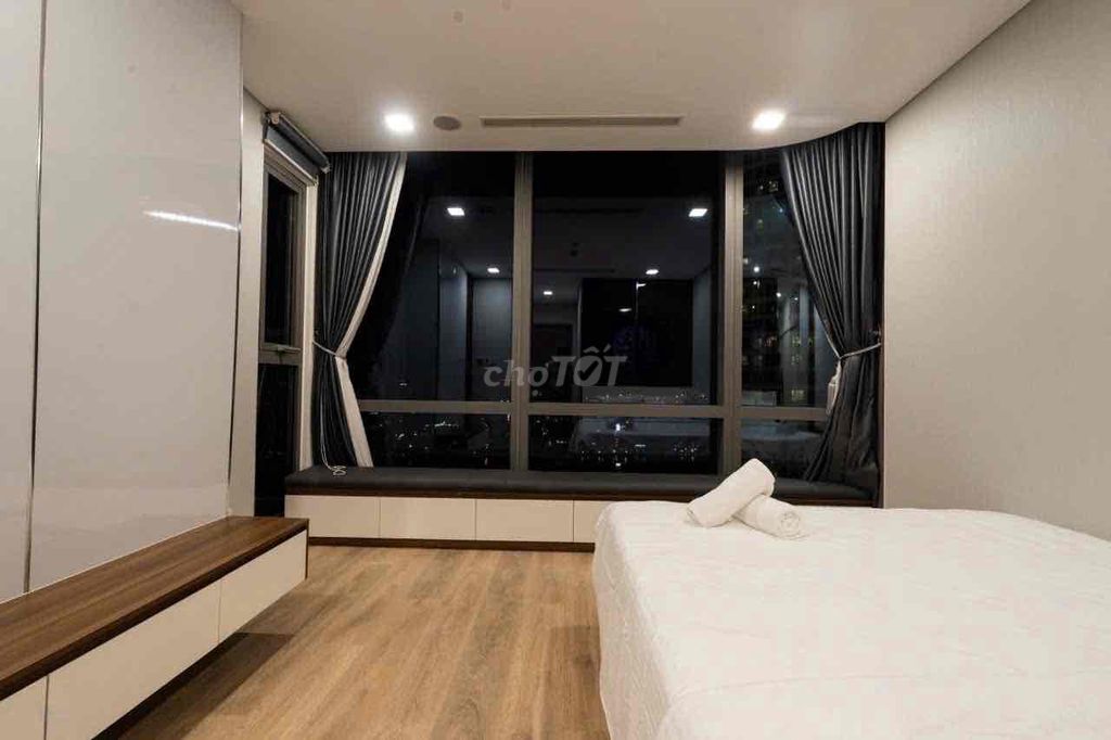 Let's rent Landmark 4 bedrooms. 81.7 m.2 costs 80 million a month.
