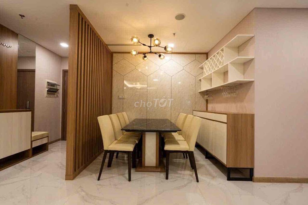Let's rent Landmark 4 bedrooms. 81.7 m.2 costs 80 million a month.