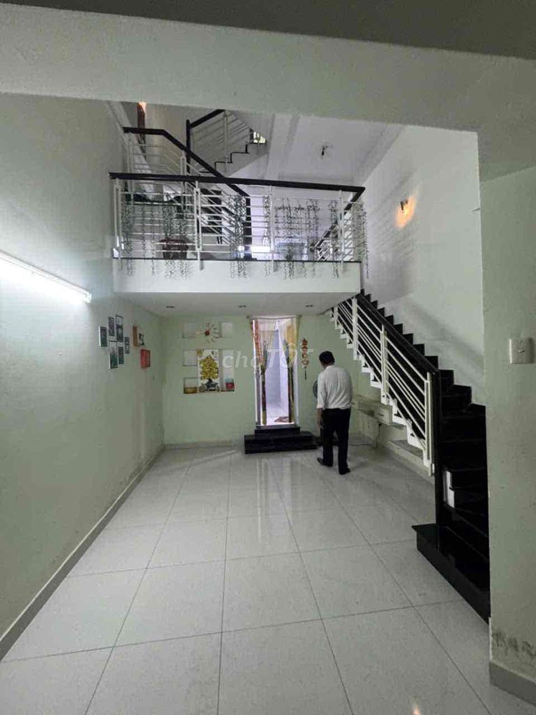 21st Street, 4 x 11th floor 3th floor 5 bedroom 4 nice toilets