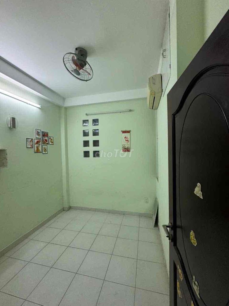 21st Street, 4 x 11th floor 3th floor 5 bedroom 4 nice toilets