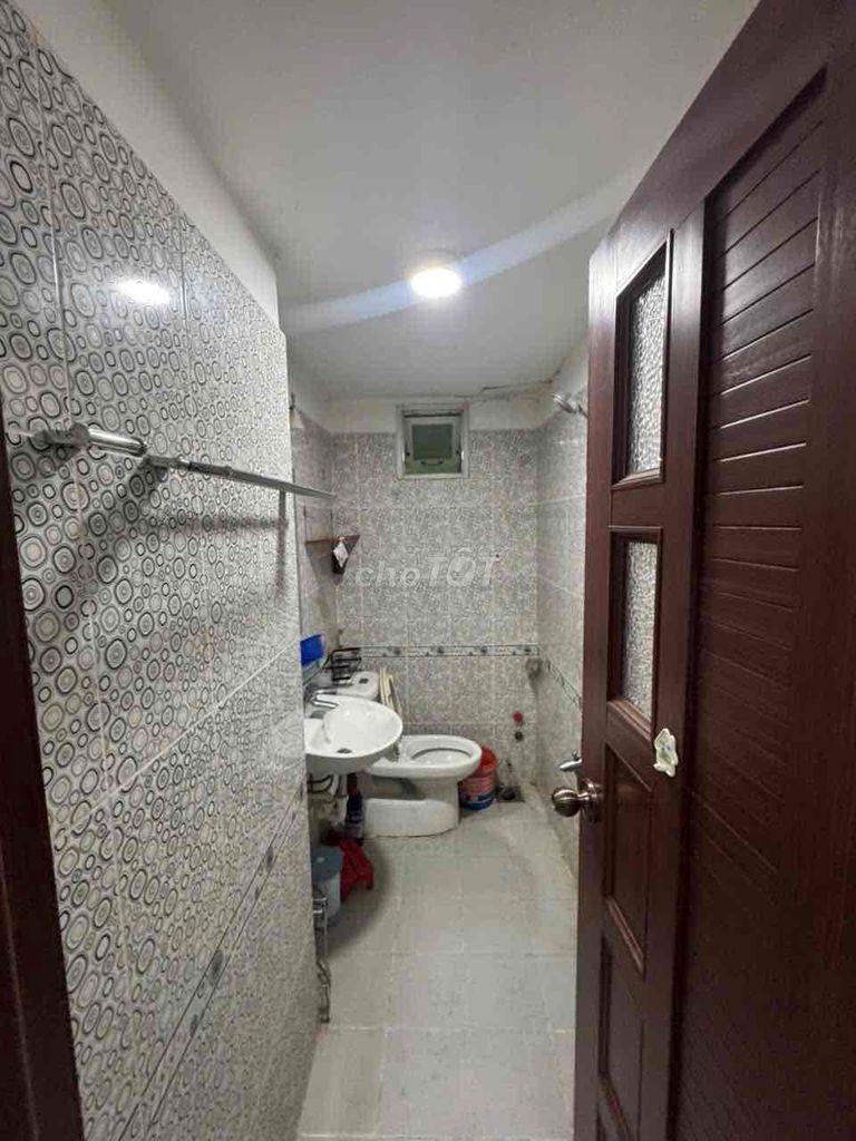 21st Street, 4 x 11th floor 3th floor 5 bedroom 4 nice toilets